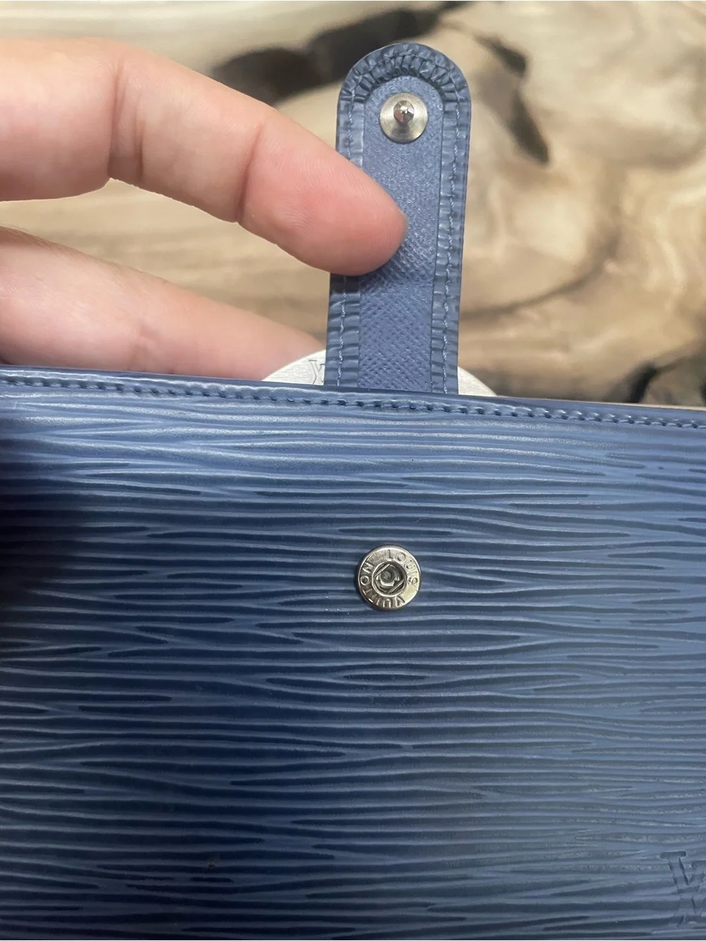 Louis Vuitton Epi kisslock compact wallet blue like new brushed silver
